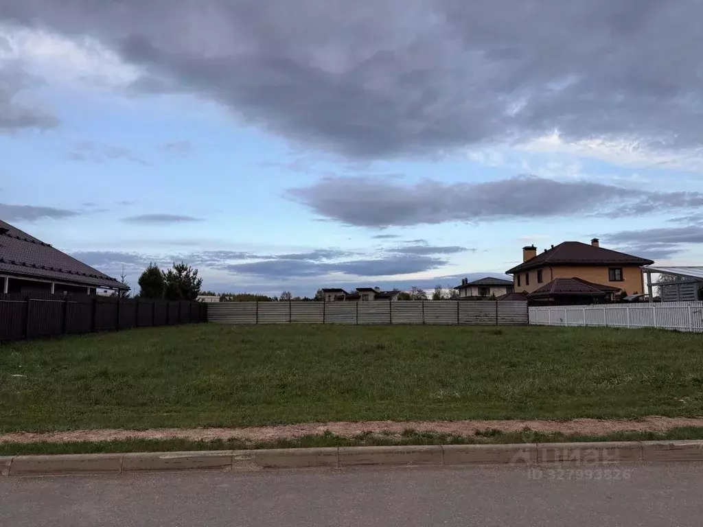 Участок в Московская область, Одинцовский городской округ, д. ... - Фото 1