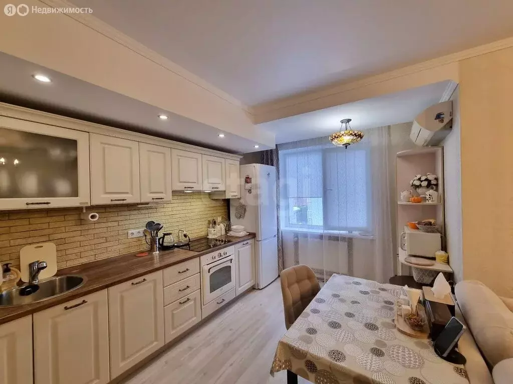 Квартира-студия: Саратов, улица имени Е.И. Пугачёва, 49А (40.5 м) - Фото 0