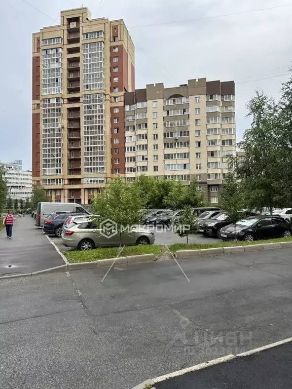 Комната Санкт-Петербург ул. Оптиков, 52к2 (14.1 м) - Фото 0