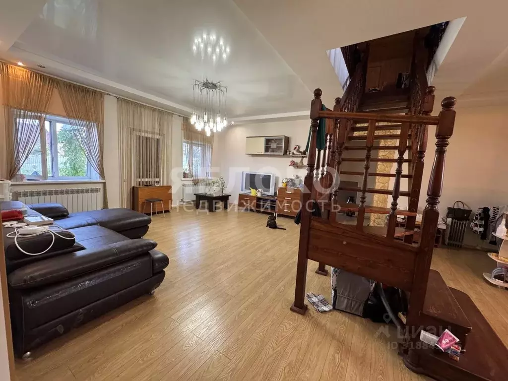 Дом в Пермский край, Усолье Усольский район, ул. Свердлова, 51 (210 м) - Фото 1