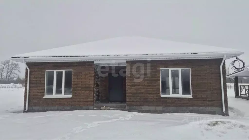 Дом в Белгородская область, Старооскольский городской округ, с. ... - Фото 1