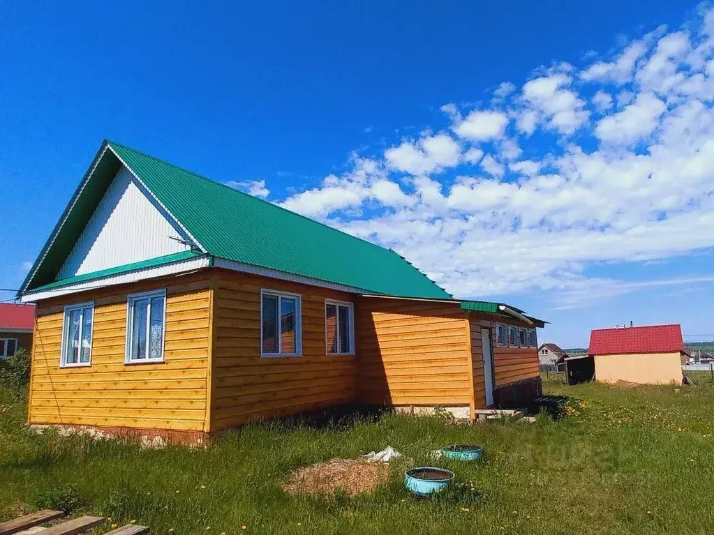 Дом в Башкортостан, Кушнаренковский сельсовет, с. Кушнаренково ул. ... - Фото 1