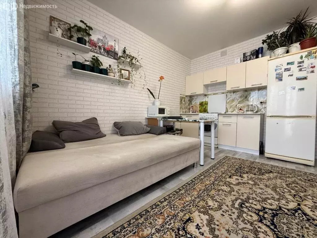 Квартира-студия: Челябинск, улица Братьев Кашириных, 131А (24.1 м) - Фото 1