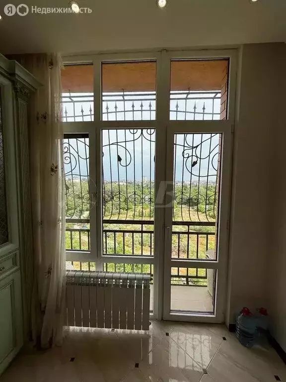 2-комнатная квартира: Махачкала, улица Гайдара Гаджиева, 1В (81 м) - Фото 1