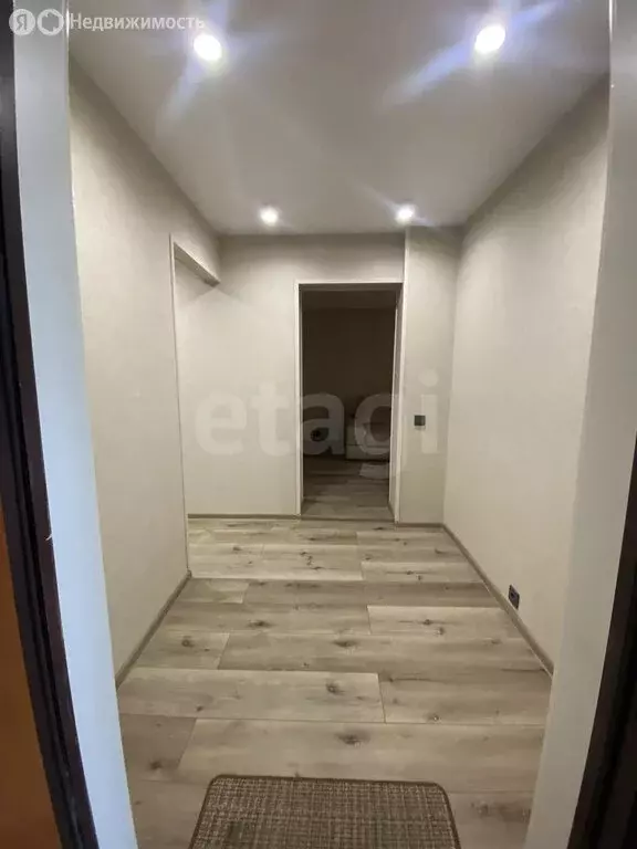 3-комнатная квартира: Петропавловск-Камчатский, улица Беринга, 105 ... - Фото 2