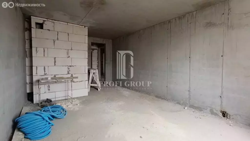 3-комнатная квартира: Махачкала, улица Вузовское Озеро, 13 (123 м) - Фото 1