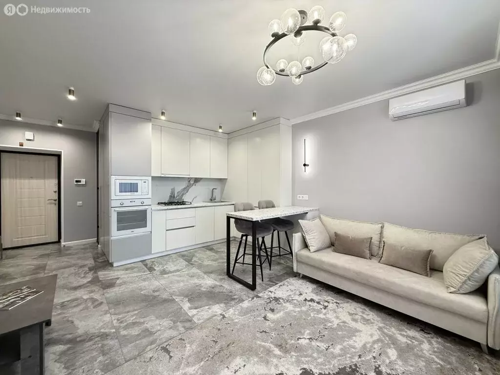 1-комнатная квартира: Брянск, улица Вали Сафроновой, 74 (50 м) - Фото 1