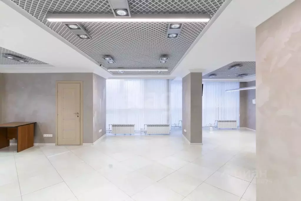 Офис в Тюменская область, Тюмень ул. Мельникайте, 125б (180 м) - Фото 1