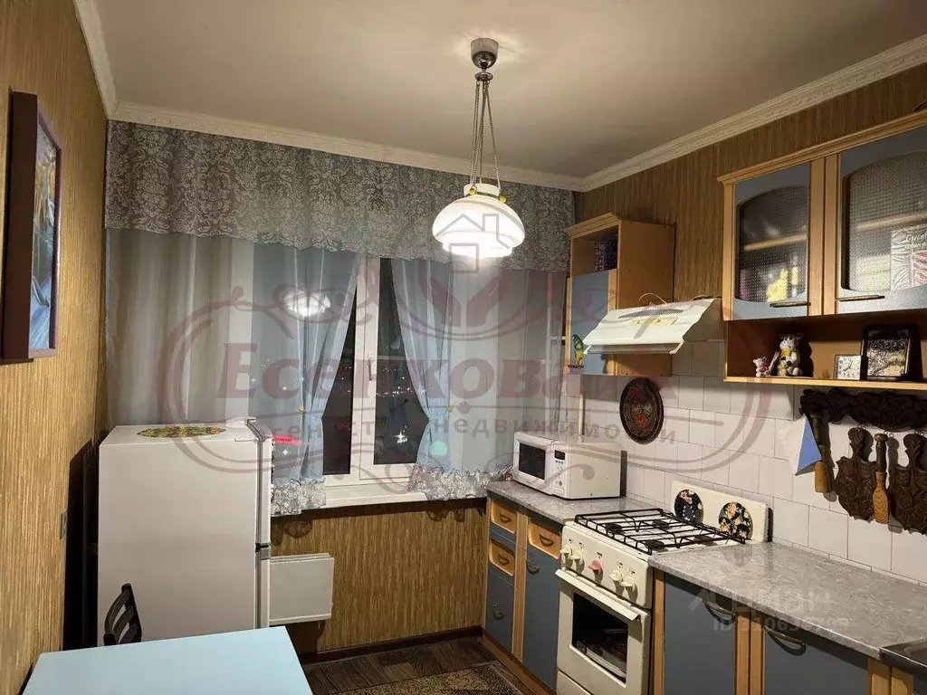 3-к кв. Курганская область, Курган Заозерный жилрайон, 6-й мкр, 3 ... - Фото 0