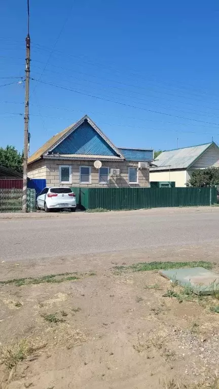 Дом в Астраханская область, Икрянинский район, Красные Баррикады рп ... - Фото 0