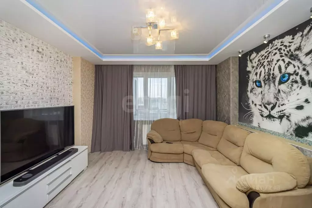 2-к кв. Ханты-Мансийский АО, Сургут Игоря Киртбая ул., 18 (61.8 м) - Фото 1