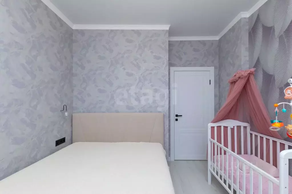 3-к кв. Тюменская область, Тюмень ул. Стройотрядовская, 12 (60.1 м) - Фото 1