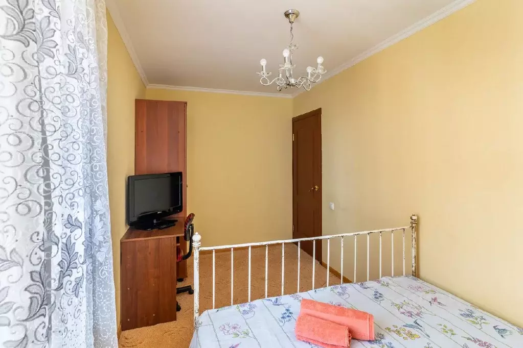 2-к кв. Тюменская область, Тюмень ул. Николая Чаплина, 130 (60.0 м) - Фото 0