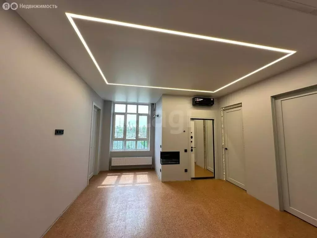 2-комнатная квартира: Тюмень, улица Парада Победы, 17 (61.7 м) - Фото 1