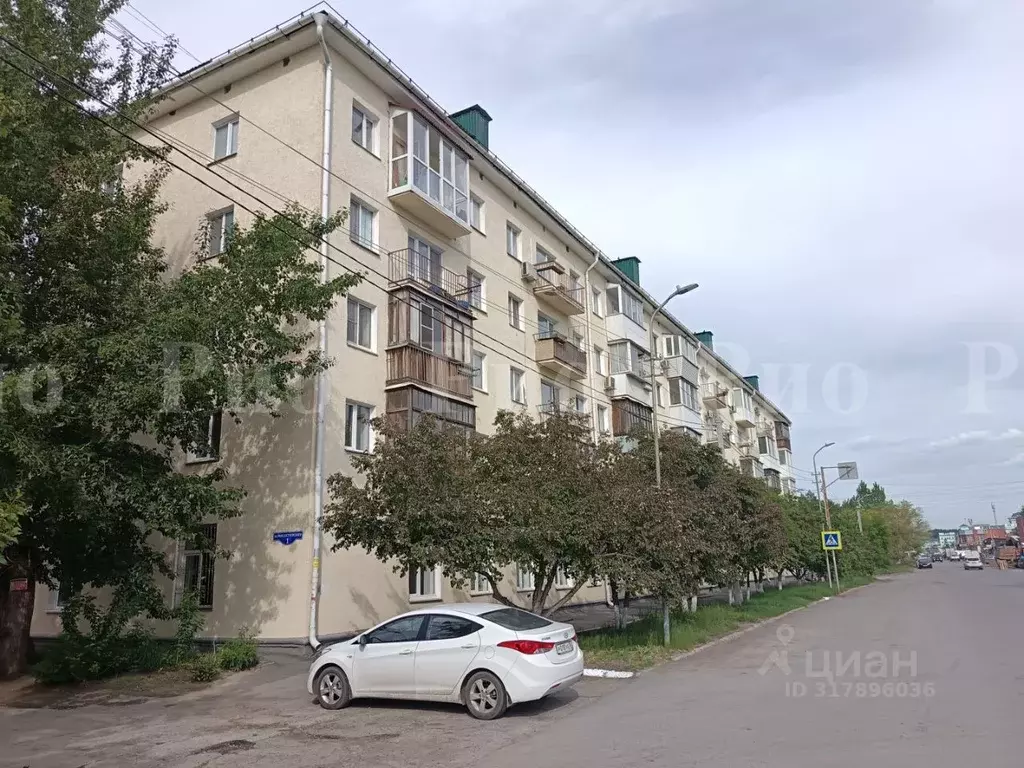 3-к кв. Омская область, Омск ул. Рождественского, 1 (56.6 м) - Фото 0