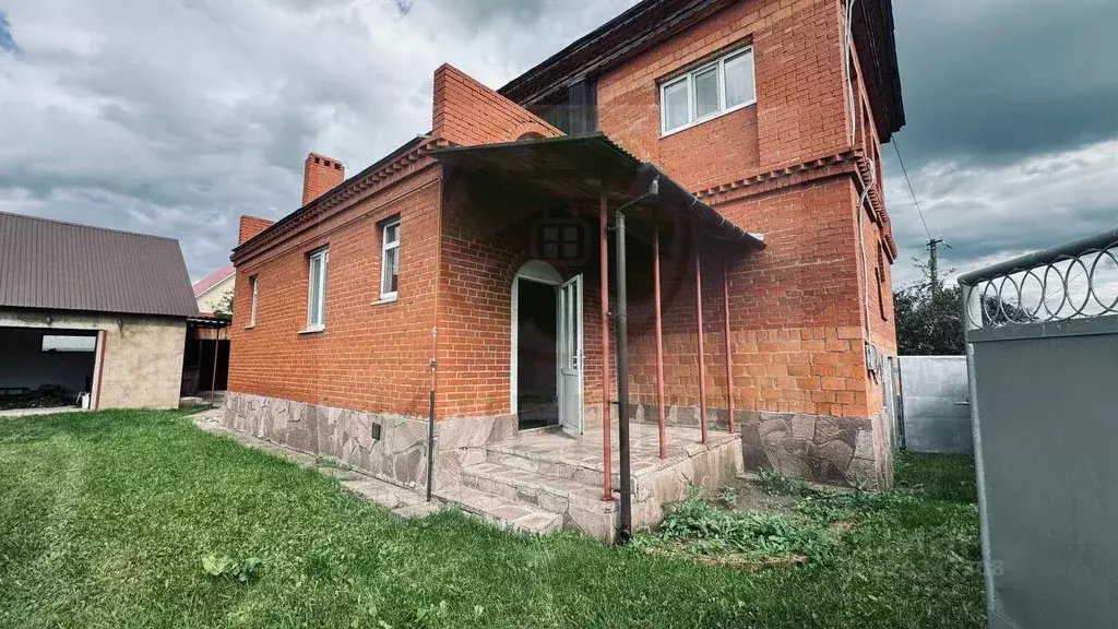 Дом в Башкортостан, Кушнаренковский сельсовет, с. Кушнаренково ул. ... - Фото 0