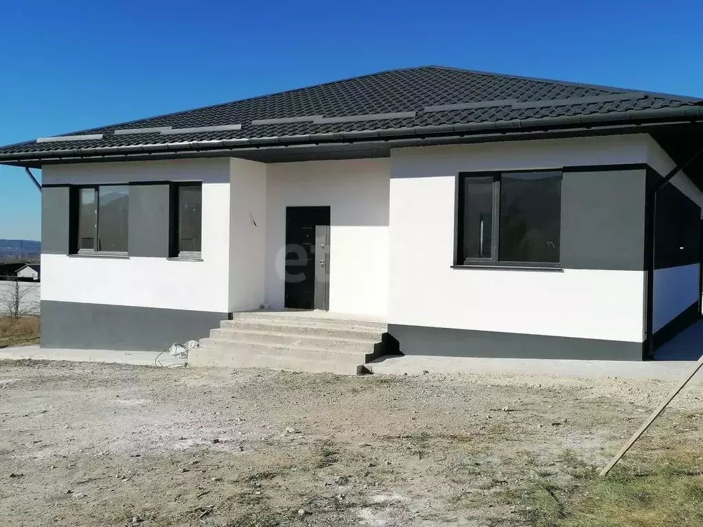 Дом в Крым, Симферопольский район, Добровское с/пос, с. Заречное ул. ... - Фото 1