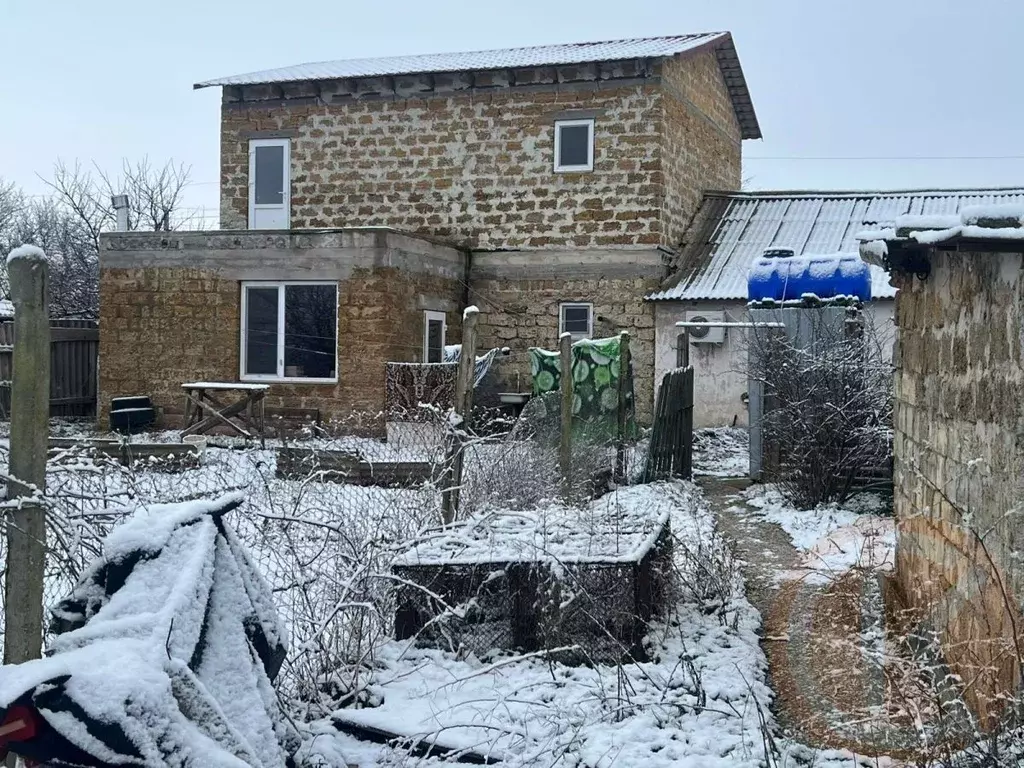 Дом в Крым, Сакский район, Молочненское с/пос, с. Абрикосовка ул. ... - Фото 2