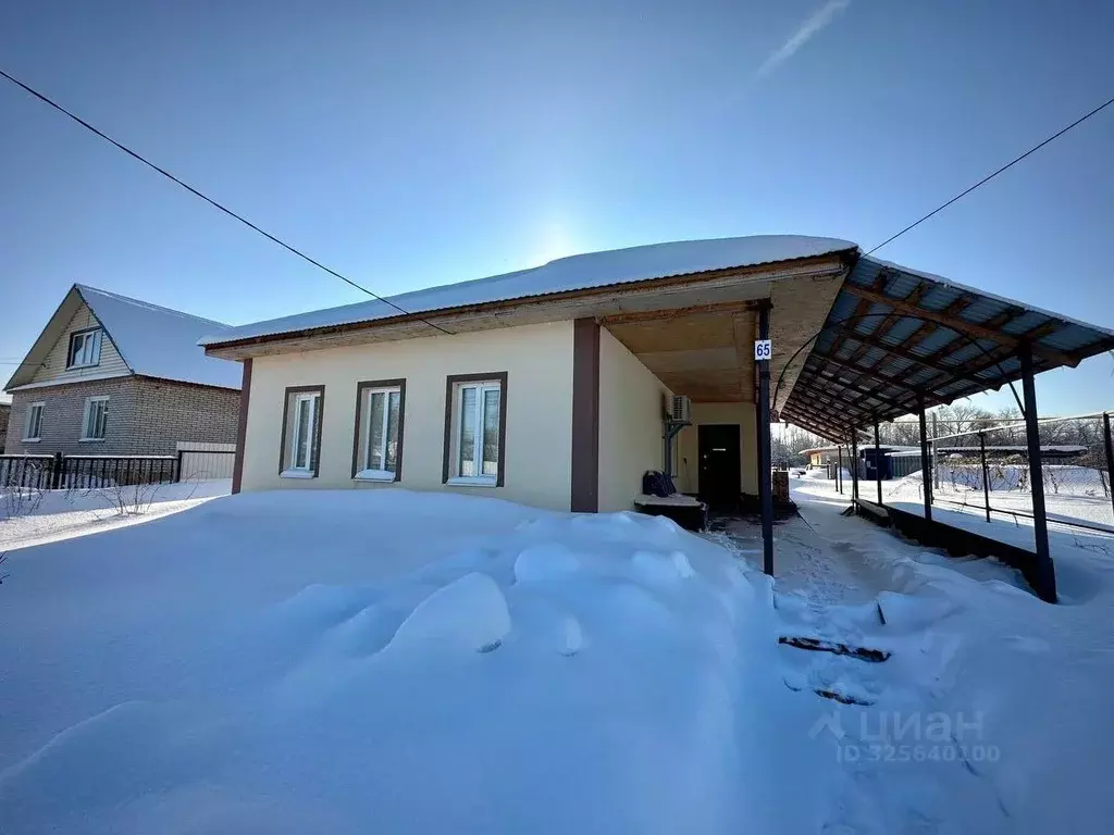 Дом в Оренбургская область, Тюльганский район, с. Благодарное ... - Фото 1