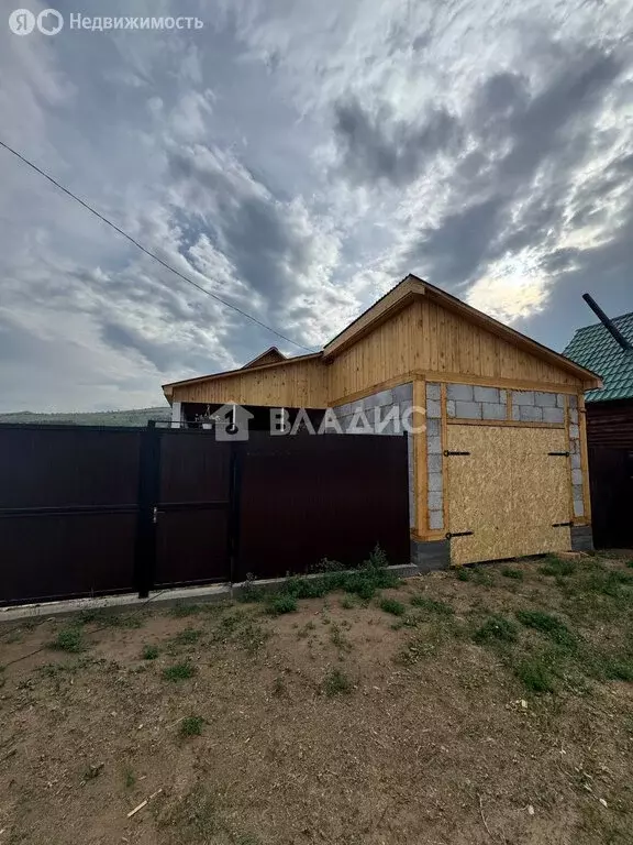 Дом в село Нижний Саянтуй, Солнечная улица (151.8 м) - Фото 0