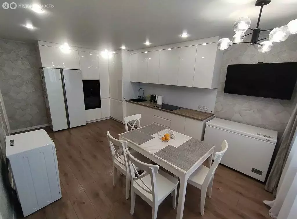 3-комнатная квартира: Тюмень, улица Павла Шарова, 9 (86.7 м) - Фото 1