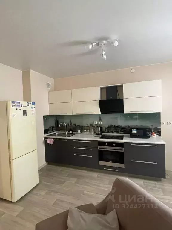 2-к кв. Красноярский край, Красноярск ул. Петра Ломако, 14 (68.0 м) - Фото 1