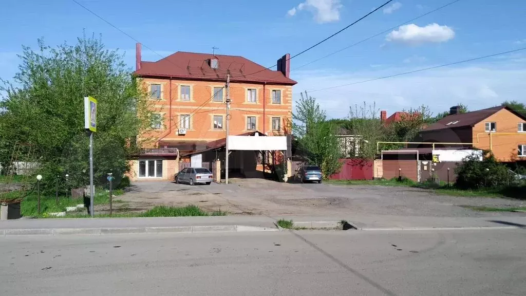 Свободного назначения с парковкой площадью 240 кв - Фото 0
