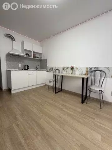 Квартира-студия: Екатеринбург, жилой район Уктус, микрорайон Светлый, ... - Фото 1