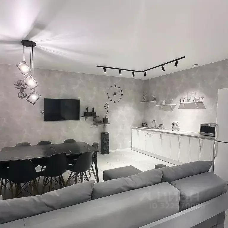 Дом в Тюменская область, Тюмень ул. Земляной Вал, 25 (100 м) - Фото 2