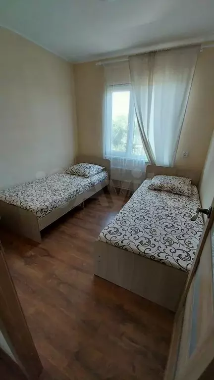 Комната 38 м в 2-к., 2/2 эт. - Фото 1