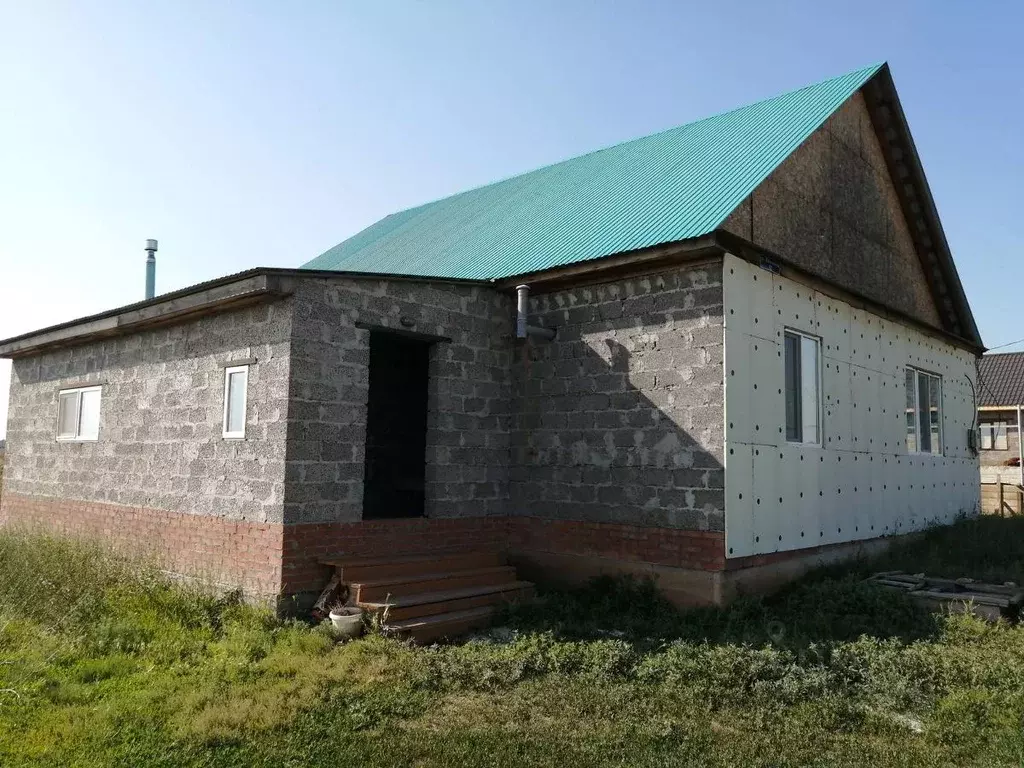 Дом в Оренбургская область, Оренбургский район, с. Каменноозерное ... - Фото 0