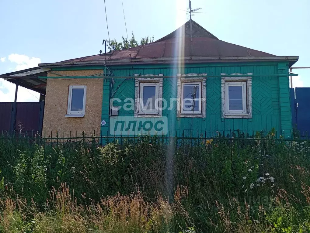 Дом в Курская область, Октябрьский район, Дьяконовский сельсовет, с. ... - Фото 0