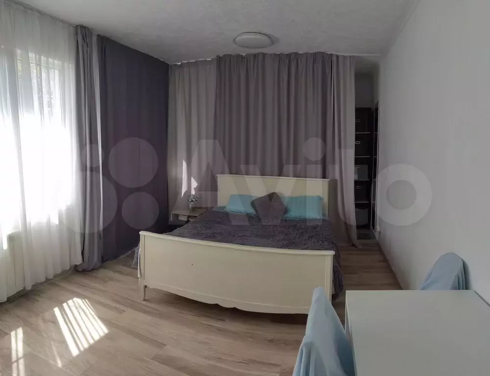 Комната 80 м в 2-к., 2/2 эт. - Фото 1