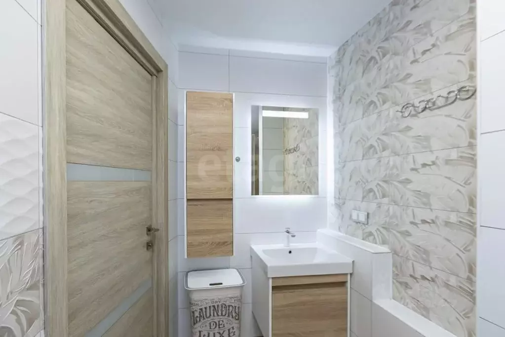 3-к кв. Тюменская область, Тюмень ул. 50 лет Октября, 70 (68.3 м) - Фото 1