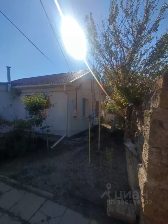 Дом в Крым, Сакский район, Митяевское с/пос, с. Шелковичное ул. ... - Фото 2