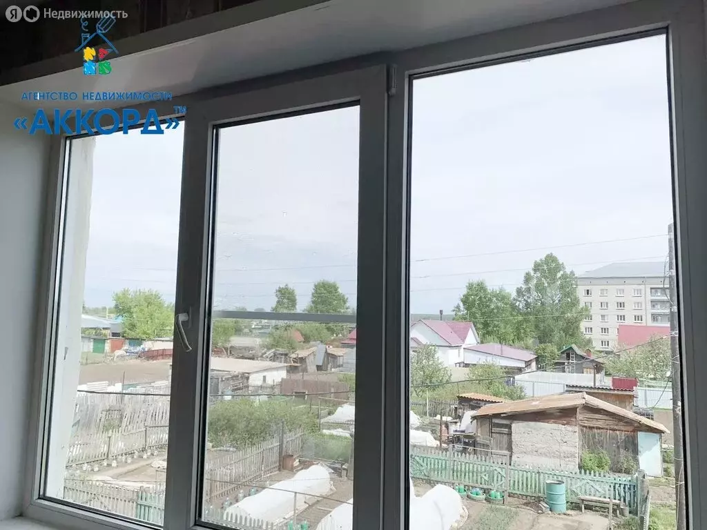 3-комнатная квартира: село Павловск, Заводская улица, 2 (57.3 м) - Фото 1