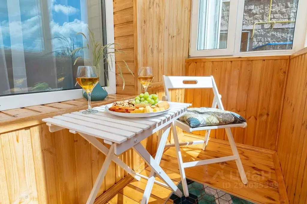 2-к кв. Омская область, Омск просп. Комарова, 17к2 (68.0 м) - Фото 2