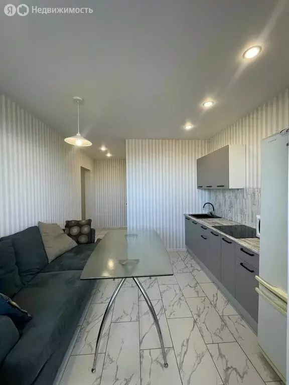 2-комнатная квартира: Оренбург, улица Братьев Хусаиновых, 8 (60 м) - Фото 1