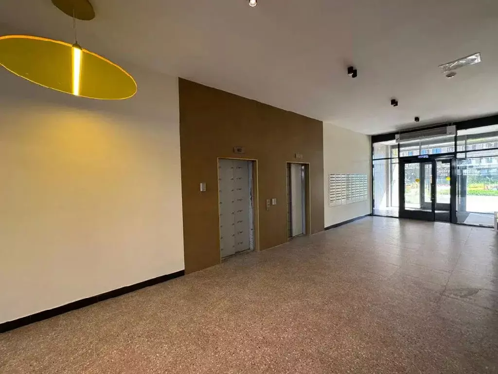 Продается 3-комнатная квартира - Фото 1