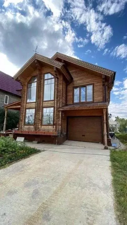 Дом в Саха (Якутия), Якутск Набережная ул. (168 м) - Фото 1