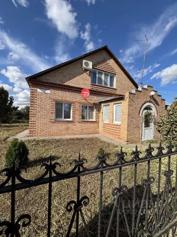 Дом в Самарская область, Кинель городской округ, Усть-Кинельский пгт ... - Фото 1