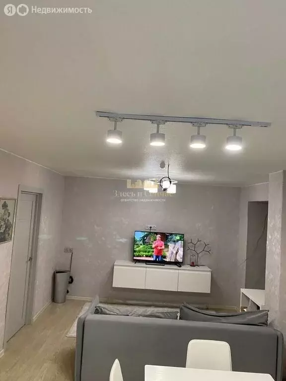 2-комнатная квартира: Казань, улица Коммунаров, 2 (52.6 м) - Фото 2