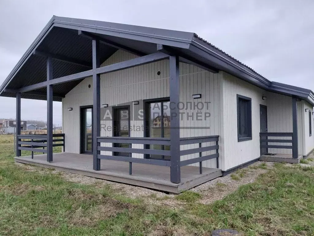 Дом в Новгородская область, Новгородский район, Савинское с/пос, пос. ... - Фото 1