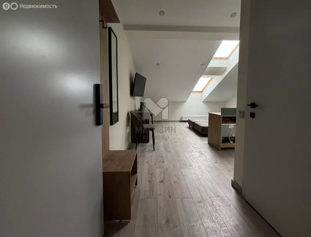 Квартира-студия: Санкт-Петербург, улица Константина Заслонова, 8Б ... - Фото 1