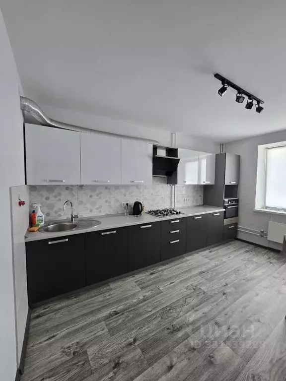 2-к кв. Волгоградская область, Волгоград ул. Глазкова, 23 (70.3 м) - Фото 1