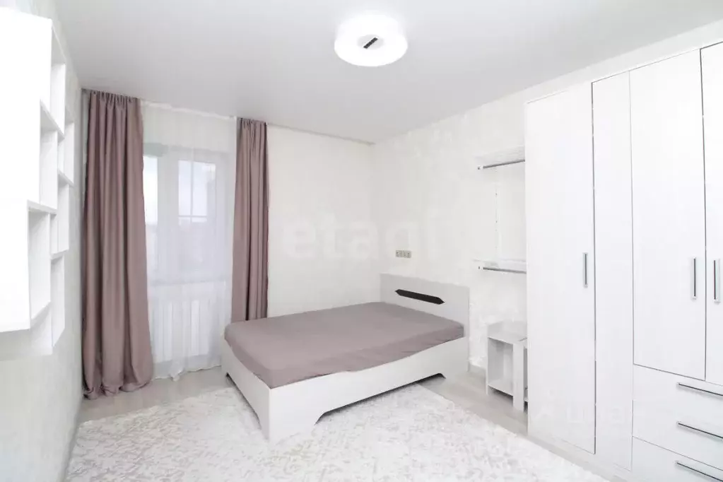 3-к кв. Красноярский край, Красноярск ул. Авиаторов, 3 (98.2 м) - Фото 1