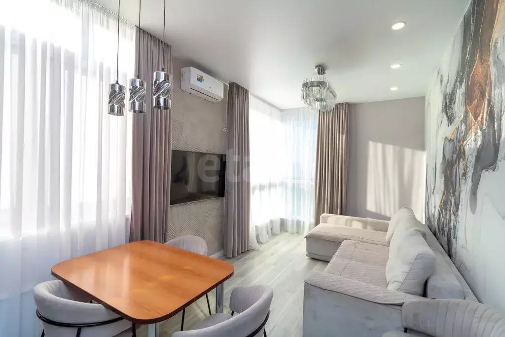 2-комнатная квартира: Тюмень, улица Ю.-Р.Г. Эрвье, 38 (52.2 м) - Фото 1