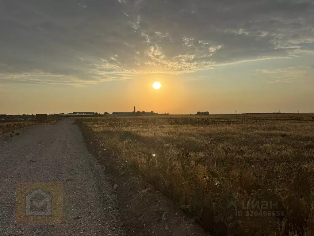 Участок в Крым, Сакский район, с. Уютное ул. Заводская, 14 (8.0 сот.) - Фото 1