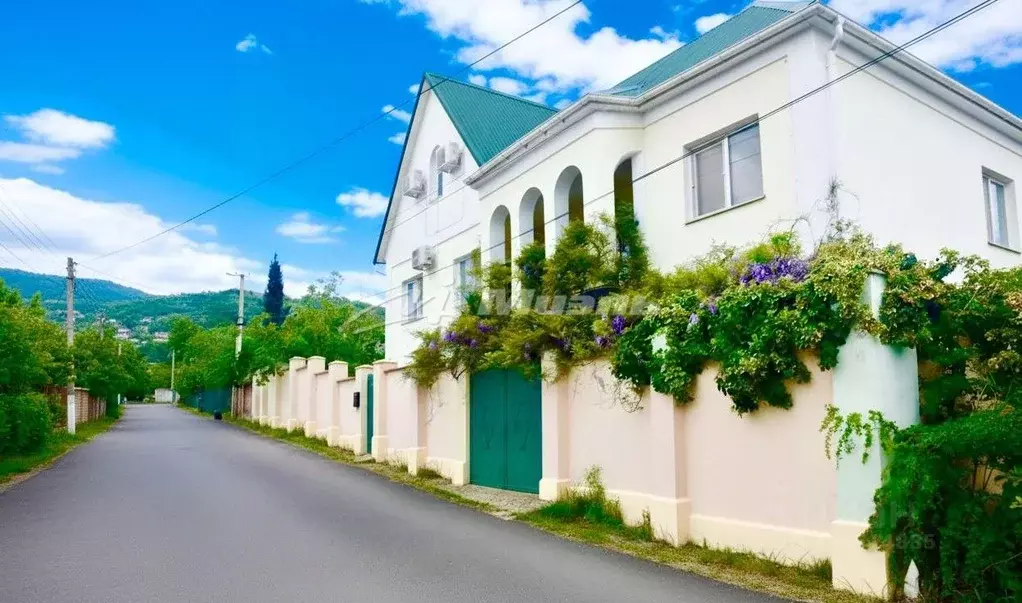 Дом в Крым, Алушта муниципальный округ, с. Малореченское ул. ... - Фото 1