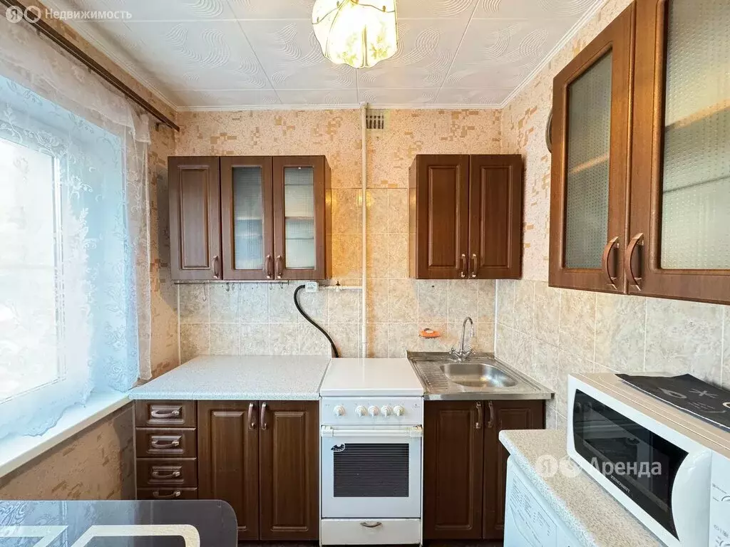 3-комнатная квартира: Омск, улица Химиков, 61 (56 м) - Фото 0